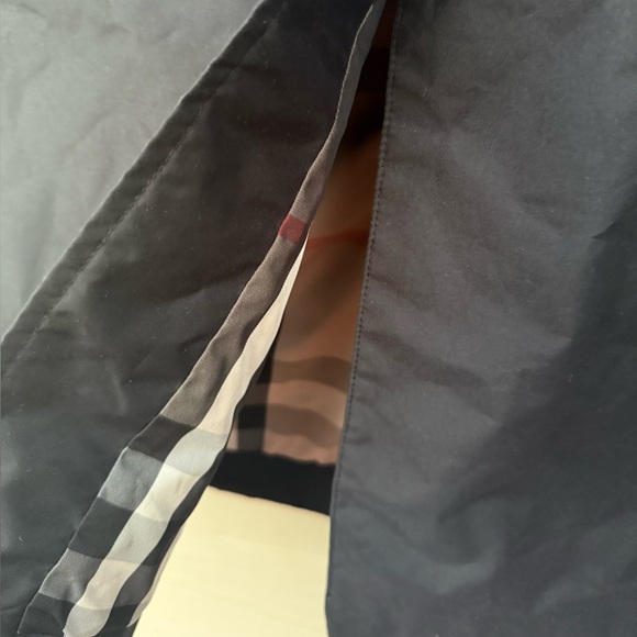Burberry Brit Bowpark Raincoat in black - Picture 7 of 16